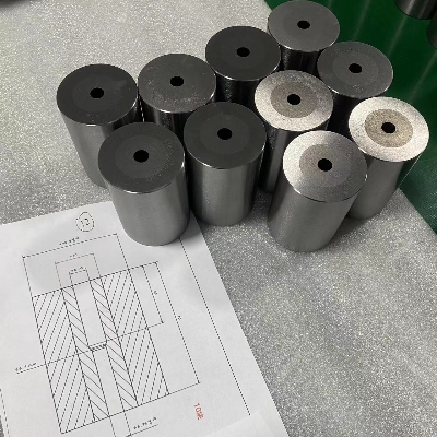 What are the main steps in screw mold processing?